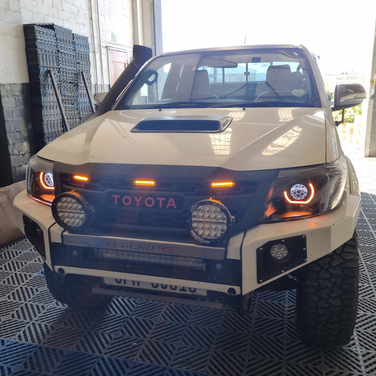 Toyota Hiux D4D Pre-Facelift Replacement Headlights
